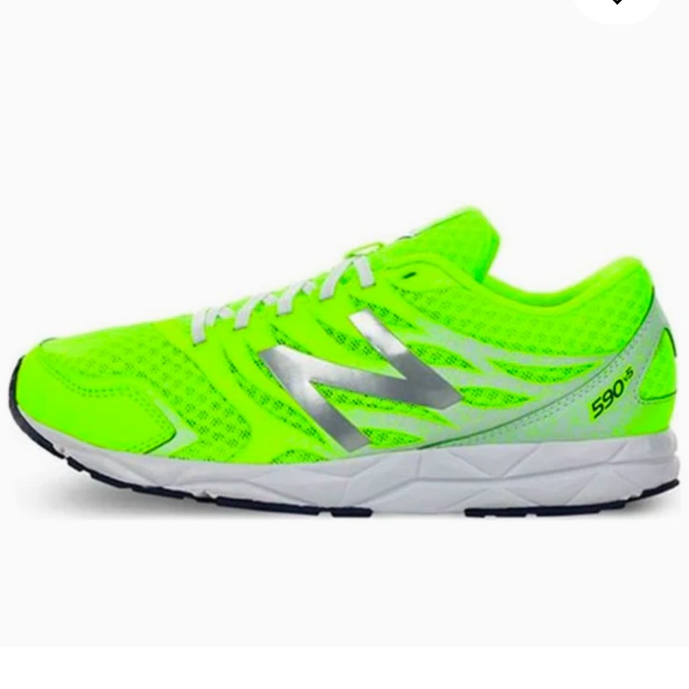 New Balance 590 V5 Sneakers